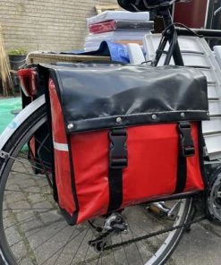 BayNL- Waterdicht - Dubbele - Bisonyl - Fietstas- Reflectoren - Rood En Zwart 34cmX16.2cmX32cm=35 Liter -Bobike SHOP 550x412 52