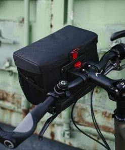 AGU Box Performance Stuurtas KLICKfix - Waterafstotende Fietstas Van Gerecycled Polyester - 3M Reflectie - 8 Liter - Zwart -Bobike SHOP 550x826 1